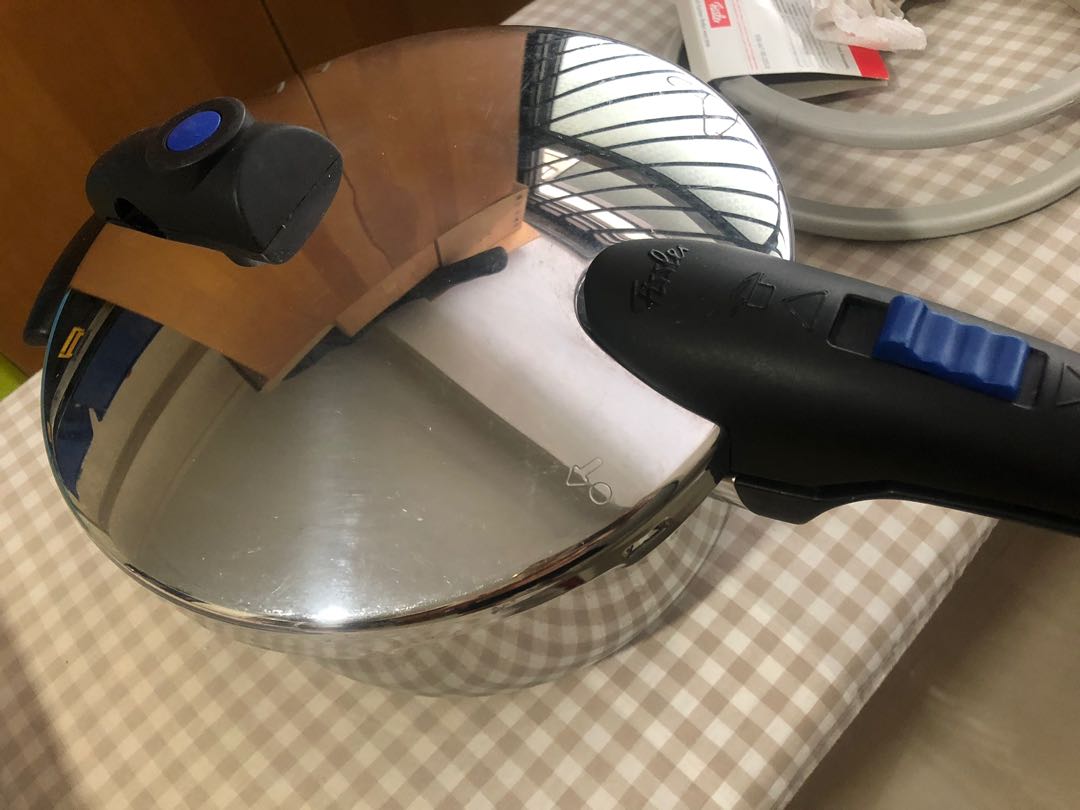 Fissler Pressure Cooker 4.5L, TV & Home Appliances, Kitchen Appliances