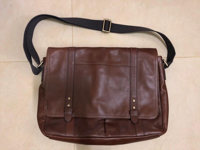 Fossil travis 2025 messenger bag