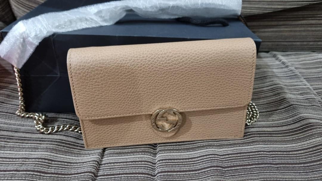 A vintage Gucci Blondie Unicorn navy leather clutch bag, Gold Gucci front  logo, weighted closure, sm
