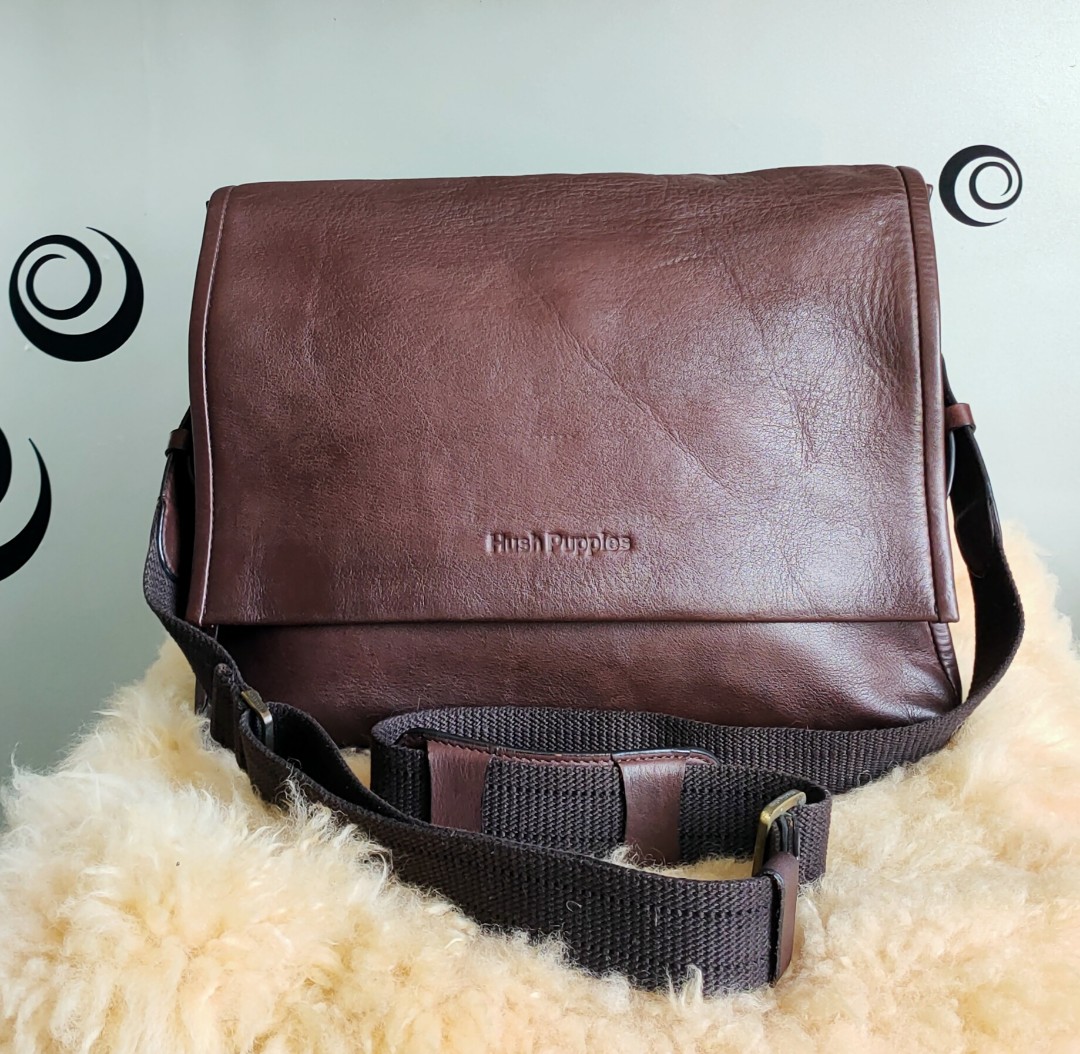 Hush puppies 2025 messenger bag