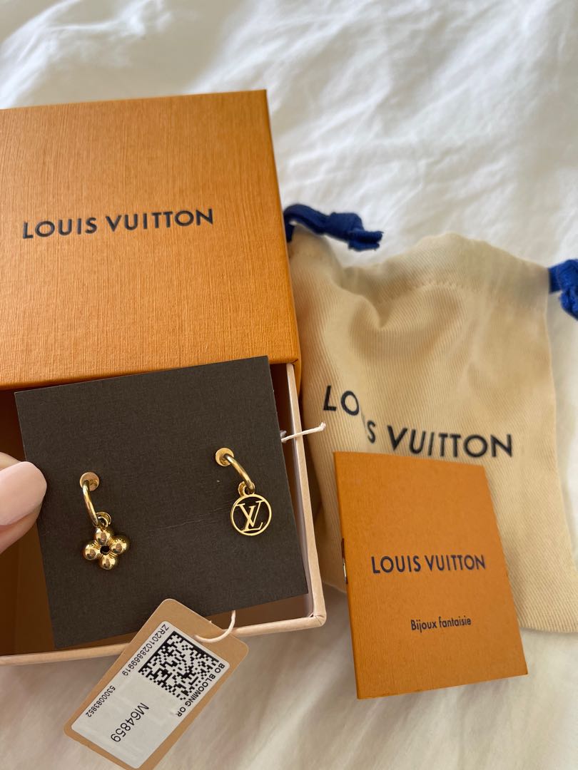 Shop Louis Vuitton Blooming earrings (M64859) by ESTYOKOHAMA