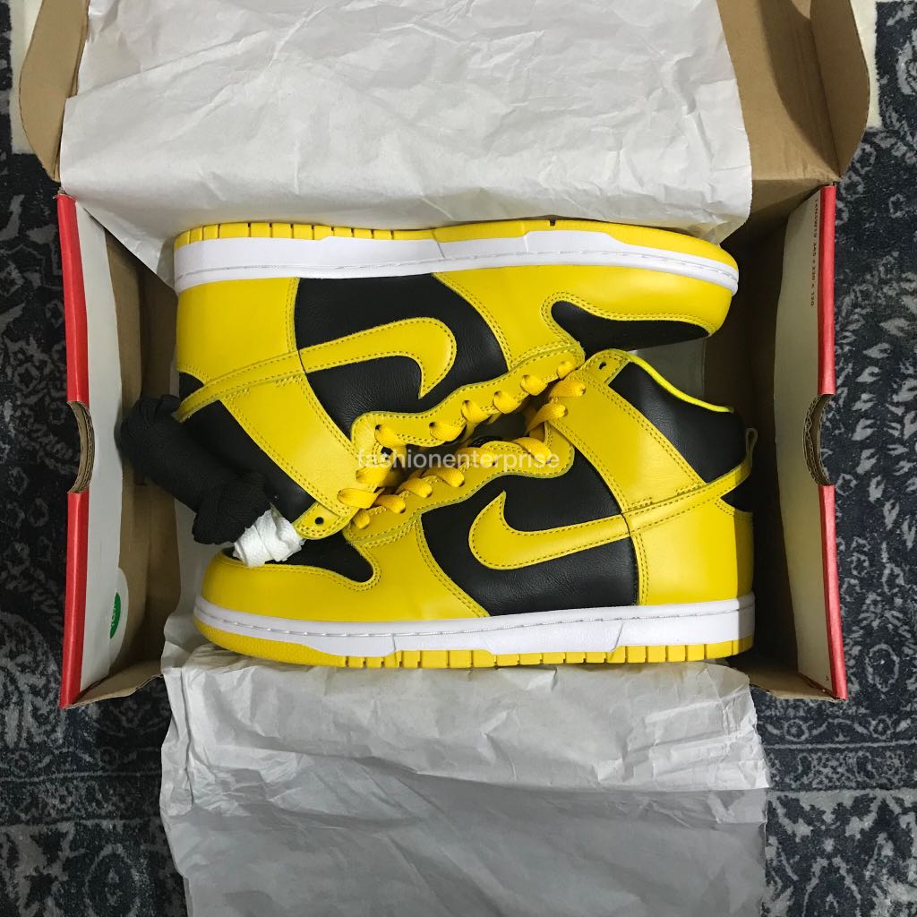 nike sb dunk varsity maize