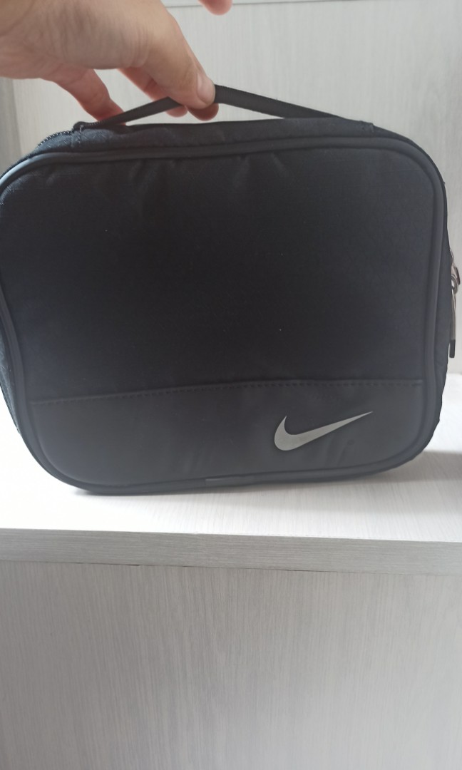 nike travel toiletry bag