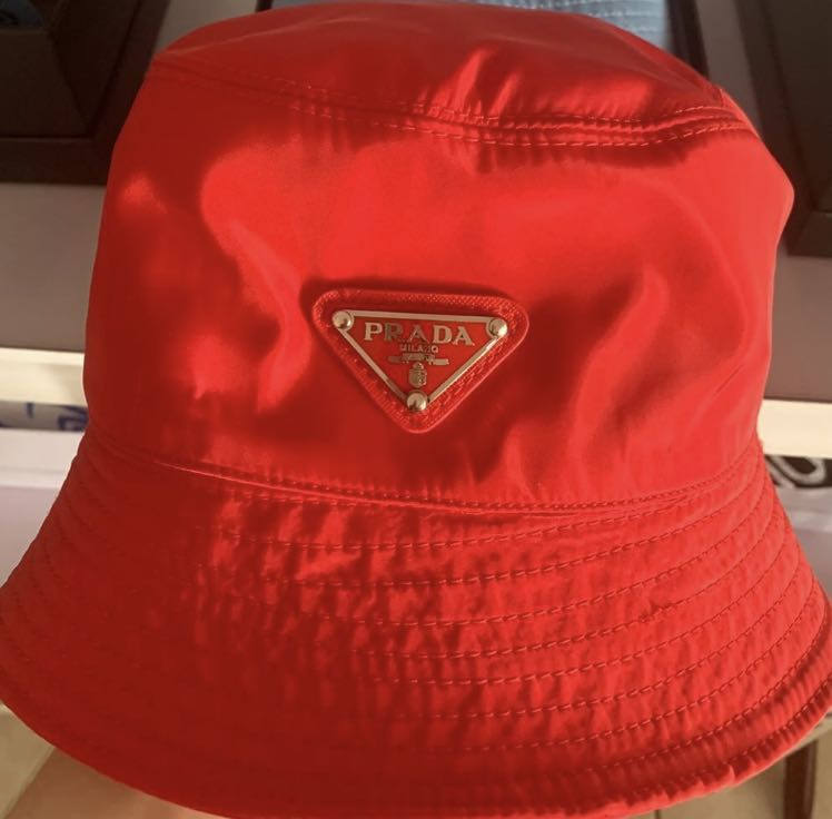 Red bucket hat prada clearance