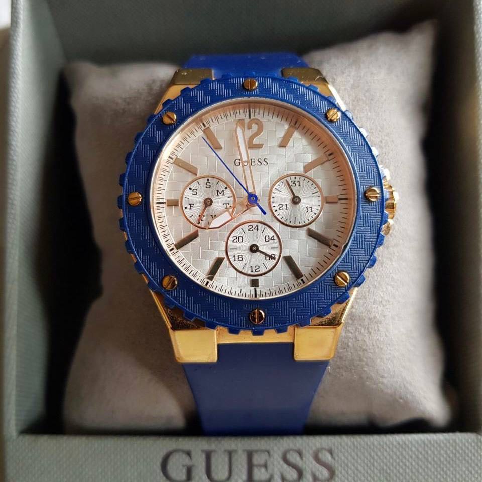 Guess w0149l5 store
