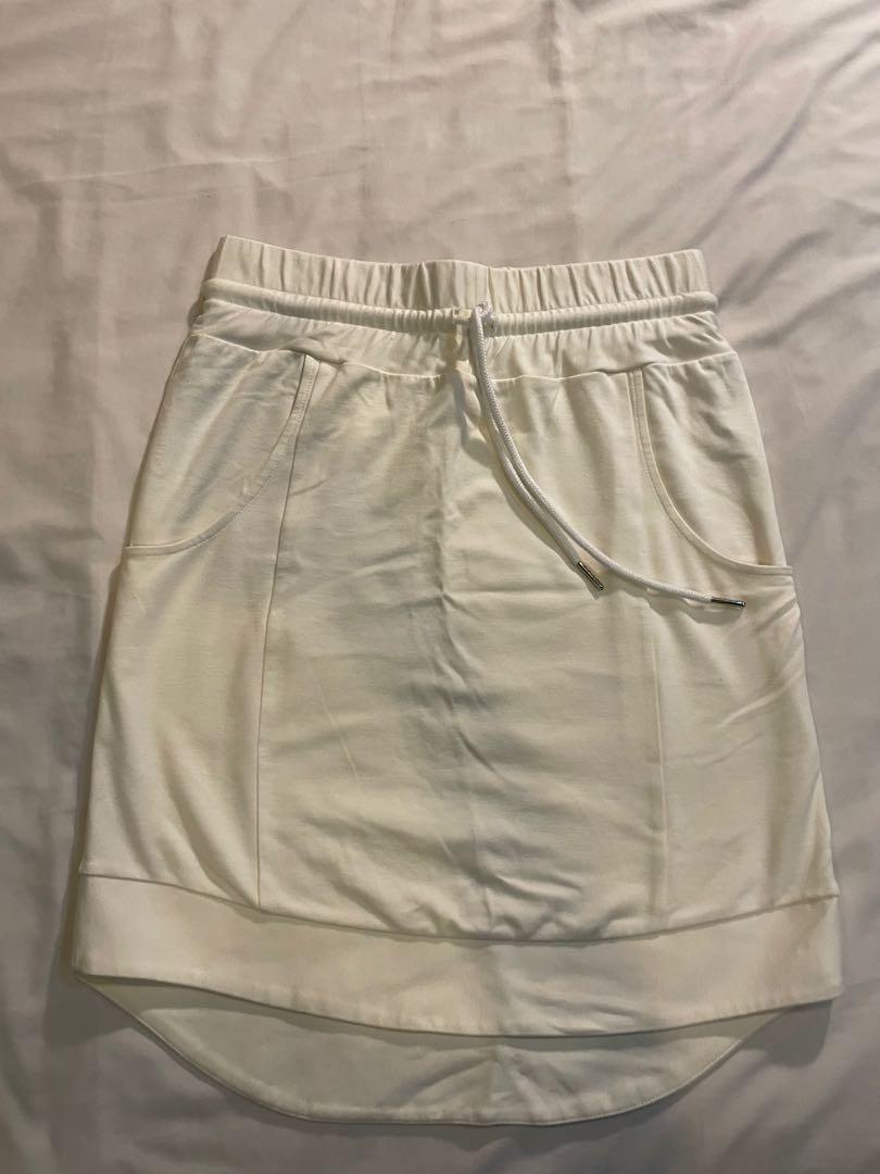 A greyhound deals skirt