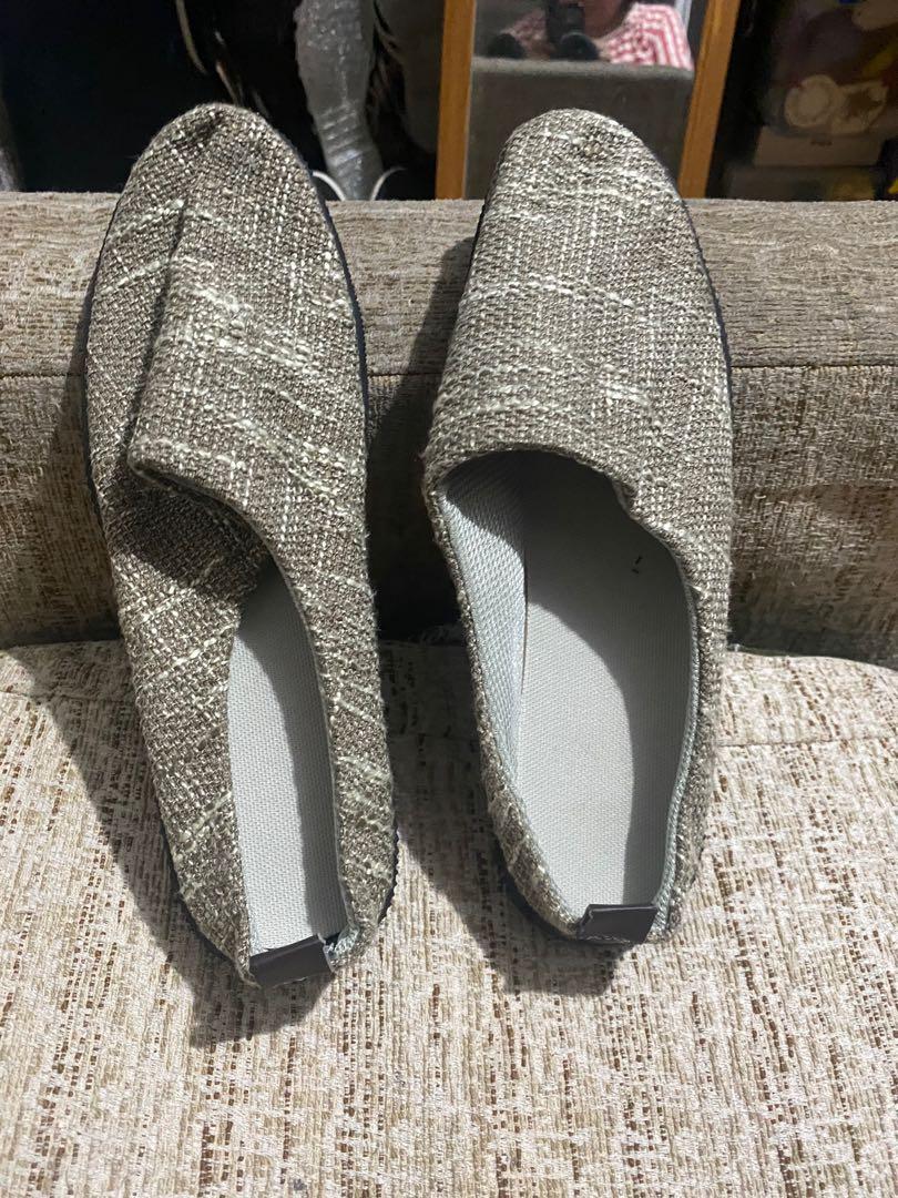 Slip on, Women's Fashion, Footwear, Slippers and slides on Carousell