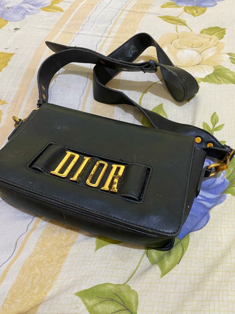 TAS HITAM DIOR, Fesyen Wanita, Tas & Dompet di Carousell