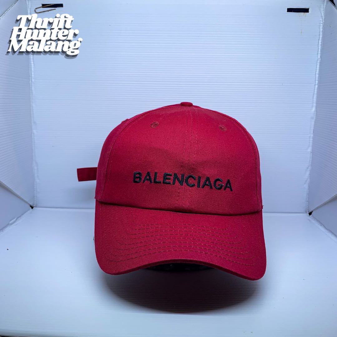 Topi Dadhat Balenciaga Script Red Black 