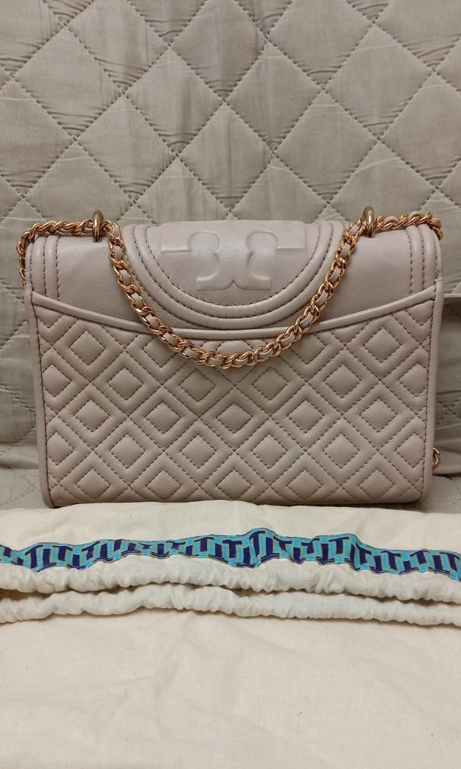 💯 AUTHENTIC TORY BURCH FLEMING Medium VS Small, Women's Fashion, Bags &  Wallets, Purses & Pouches on Carousell