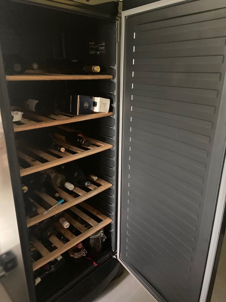 Vintec wine fridge free, TV & Home Appliances, Kitchen Appliances, Wine