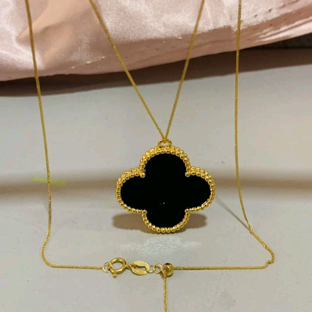 18K Saudi Gold 25mm Clover Leaf (VCA 