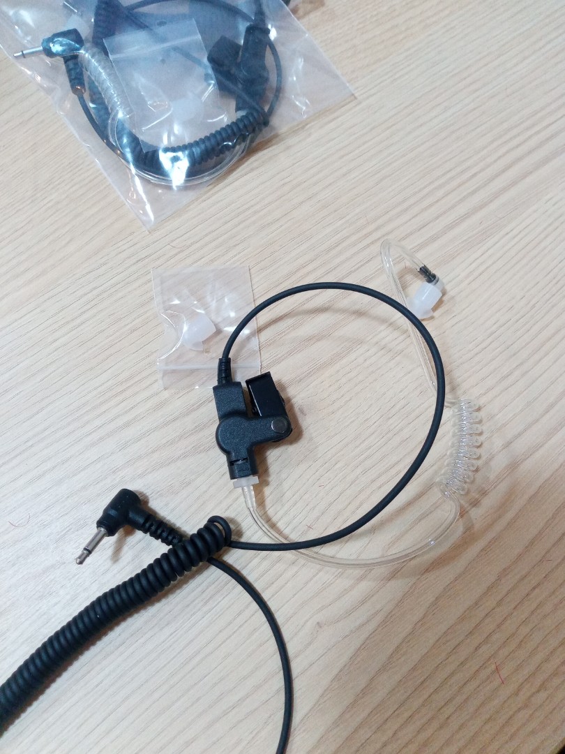 3.5mm audio jack earpiece, Computers & Tech, Parts & Accessories, Cables & Adaptors on Carousell