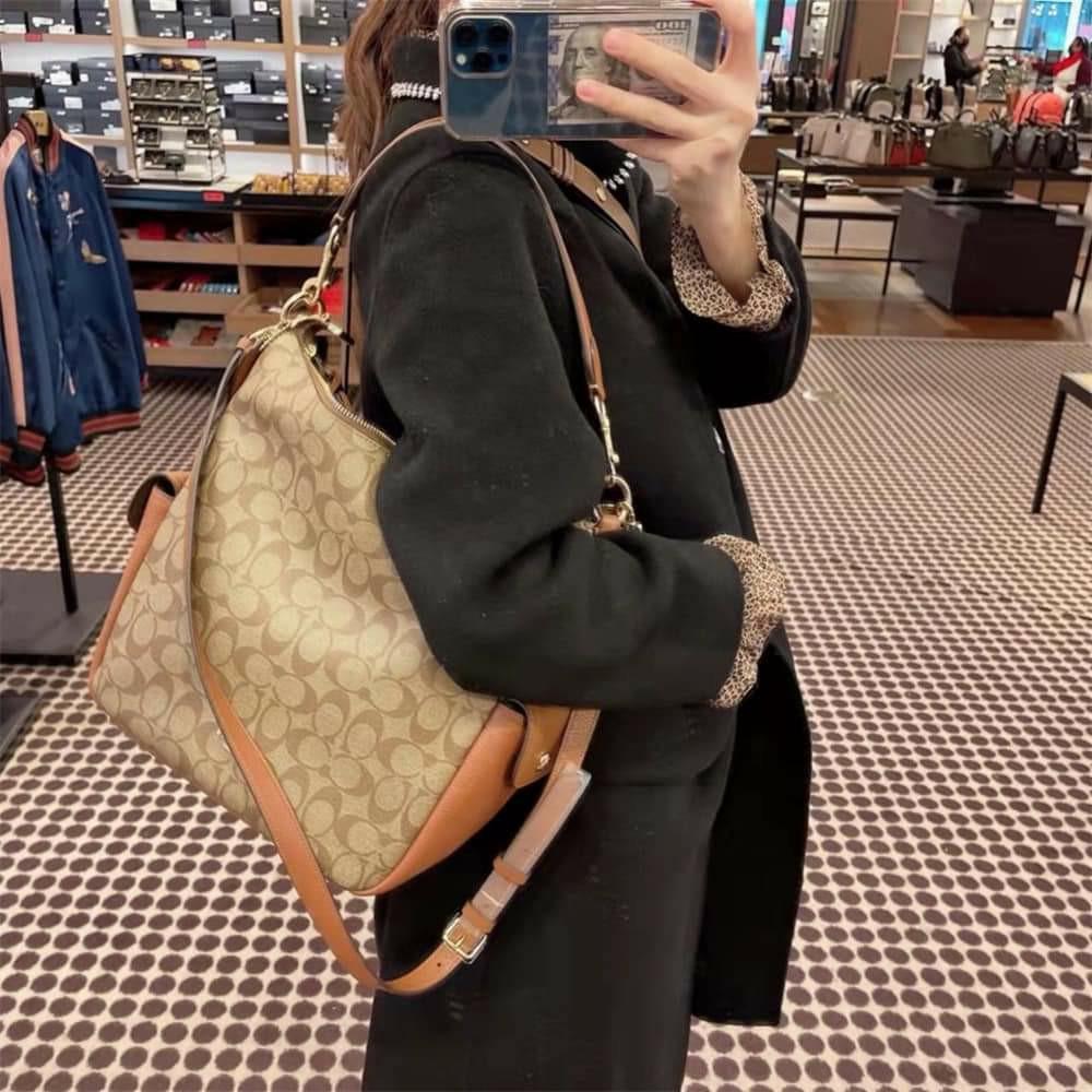 ☘️ CCH Pennie Shoulder (Category: Luxury Bags & Wallets) located in Alitagtag. Submitted by vera.prudence (Listing ID 1150438596, Image 1). Description: ☘️ CCH Pennie Shoulder ▪️ 10 3/4" (L) x 11 3/4" (H) x 5 1/4" (W) 💰 P2,400 ▪️Actual photo ▪️Plus SF.