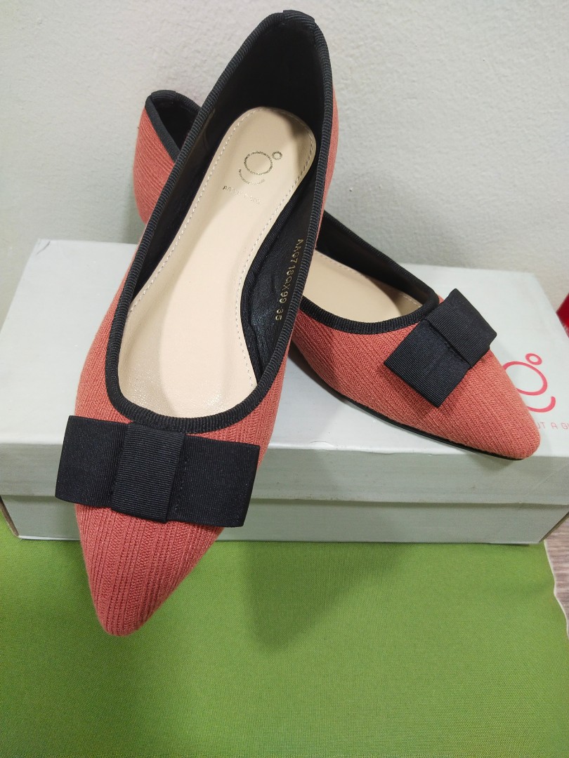About a Girl Flats, Women's Fashion, Footwear, Flats & Sandals on Carousell