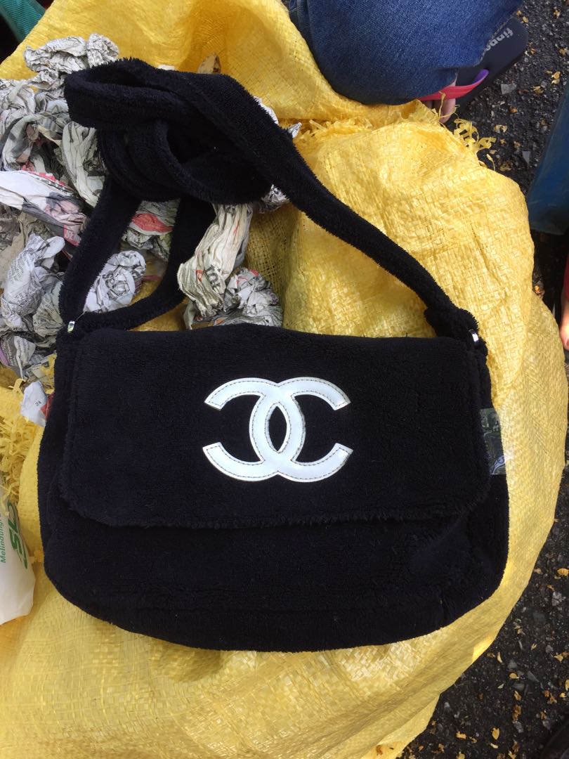 auth chanel vip gift precision, Women's Fashion, Bags & Wallets on Carousell