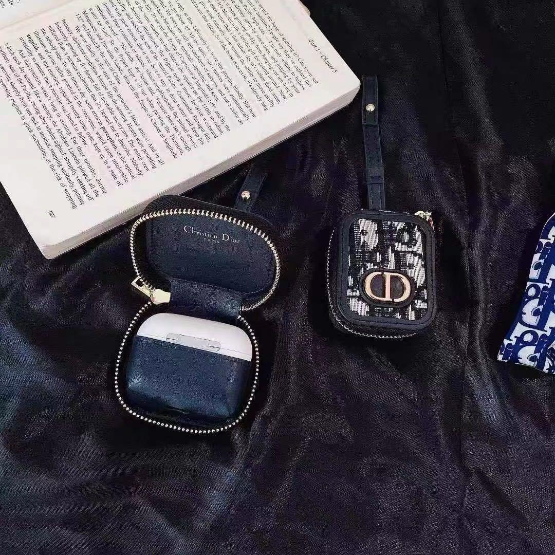 CBA13-28 クリスチャンディオール Diorロゴ付 AirPodsケース dior