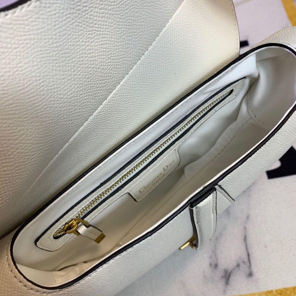 💯 Authentic Dior Saddle Medium White, Luxury, Bags & Wallets on Carousell