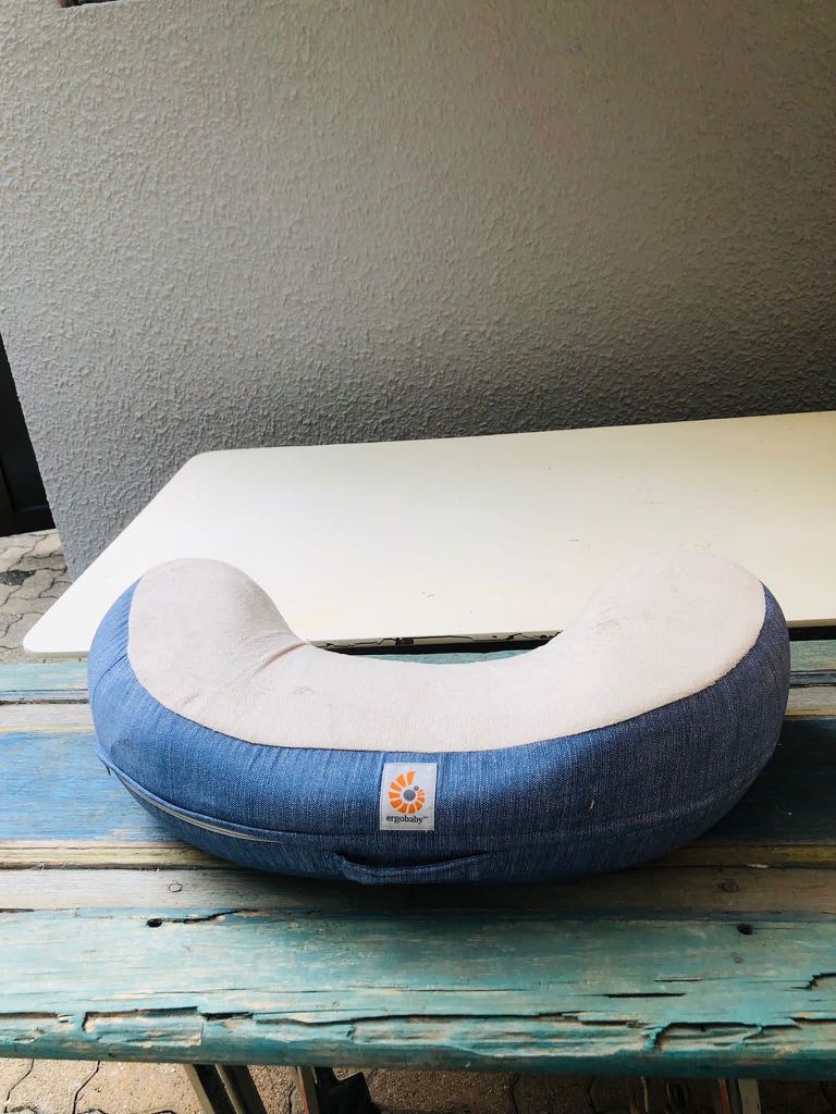 Ergo top breastfeeding pillow