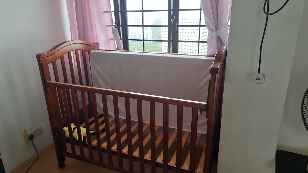 Good quality baby cot n car carrier, Babies & Kids, Baby Nursery & Kids
