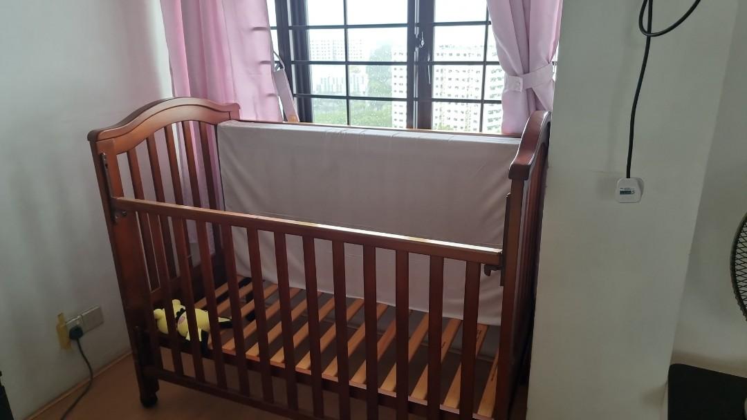 Good quality baby cot n car carrier, Babies & Kids, Baby Nursery & Kids