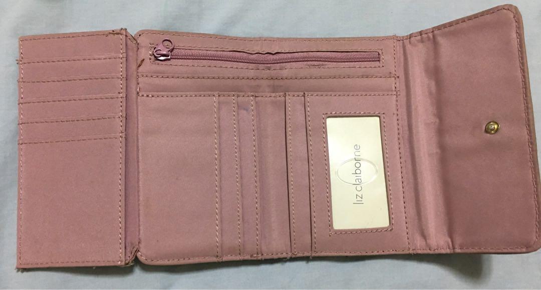 Liz claiborne wallet (Category: Wallets & Card holders) located in Las Pinas. Submitted by fiercecloud.25dfd7 (Listing ID 1150579363, Image 3). Description: Original liz claiborne Nice in actual no flaws.