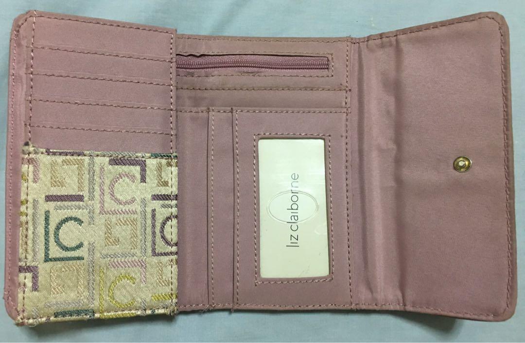 Liz claiborne wallet (Category: Wallets & Card holders) located in Las Pinas. Submitted by fiercecloud.25dfd7 (Listing ID 1150579363, Image 2). Description: Original liz claiborne Nice in actual no flaws.