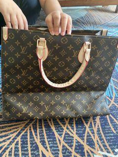 Pre-loved Louis Vuitton Vavin GM Tote Shoulder Bag SR0071, Luxury, Bags &  Wallets on Carousell