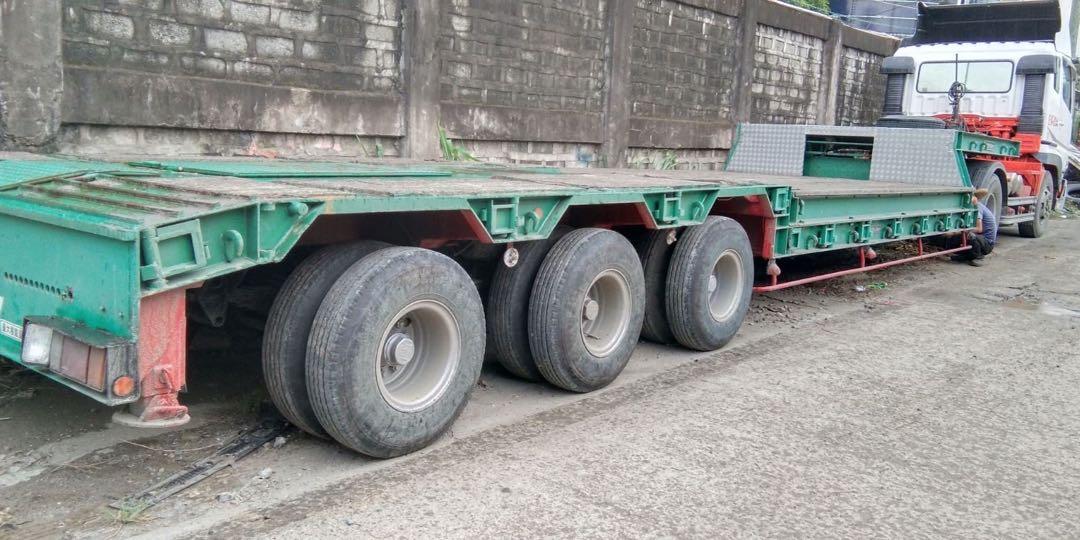 12w Lowbed trailer (Category: Construction Tools & Equipment) located in Manila. Submitted by carpio1 (Listing ID 1075072598, Image 2). Description: Lowbed trailer 12 wheelers Units are painted and reconditioned For inquiries, pls Text / Call 0917-9050336 09228200088 0922-8005888 0917-4303268.