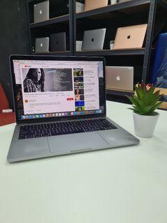MacBook Pro 2017 13 inch Ram 8 gb Storage ssd 256 GB Space Gray