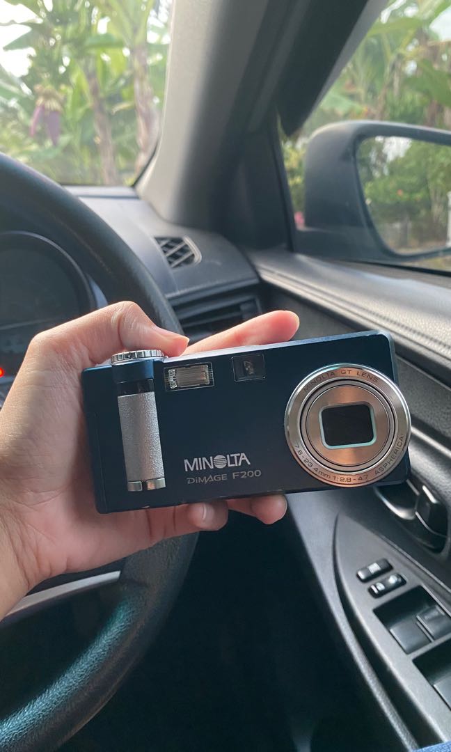 dimage f200