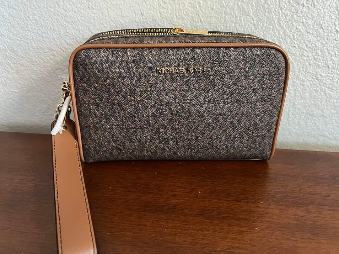 MK Double Zip, Women's Fashion, Bags & Wallets, Clutches on Carousell