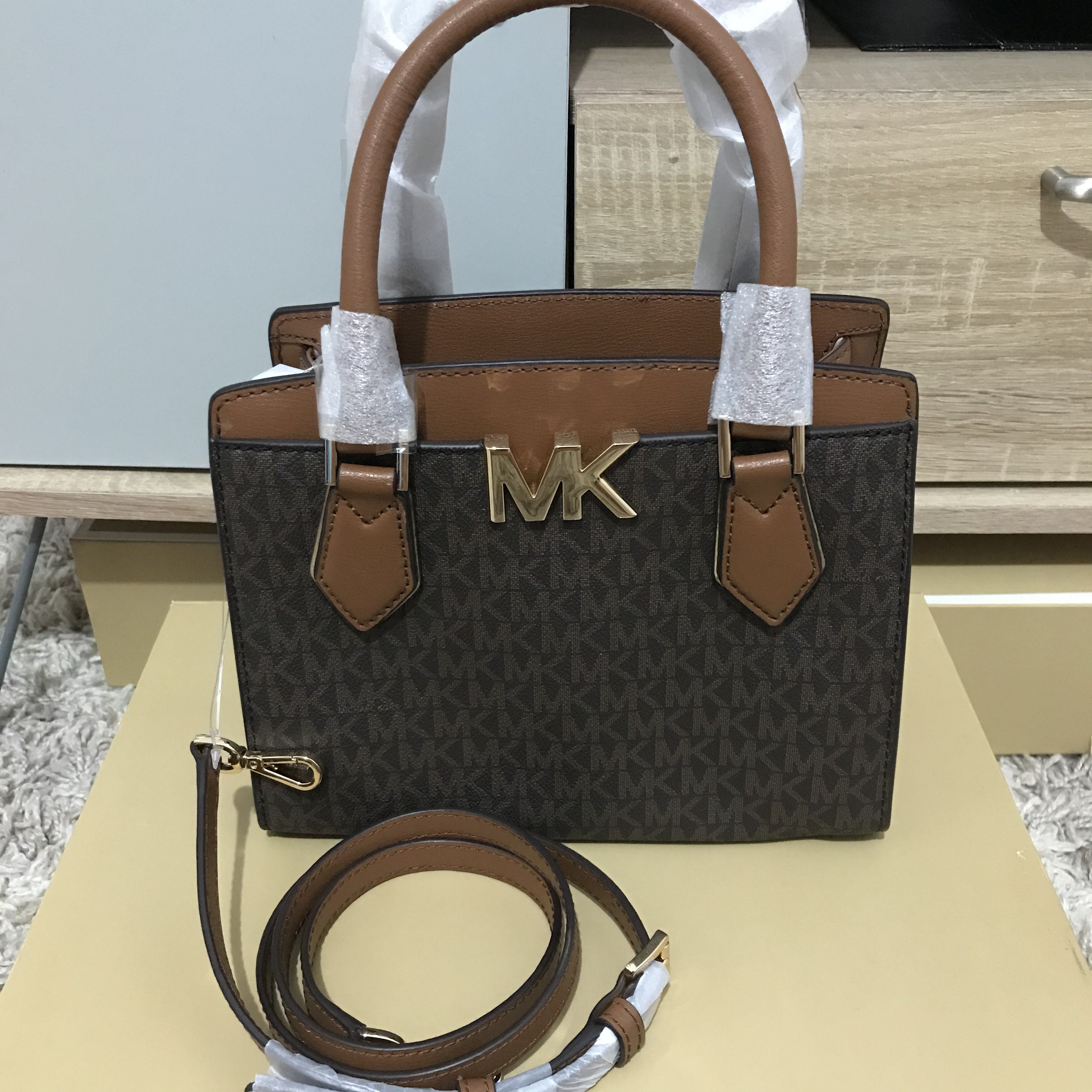 MK Mott medium satchel, Women's Fashion, Bags & Wallets, Cross-body ...