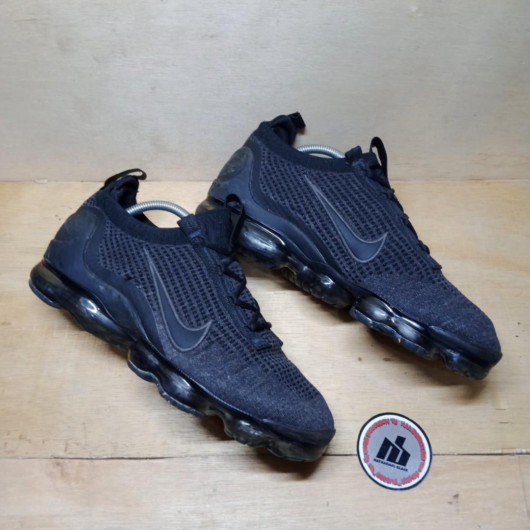 black vapormax size 15