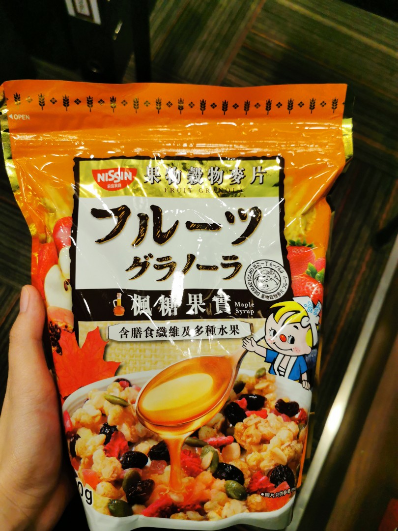 Nissin Maple Syrup Granola x 3 pkt, Food & Drinks, Packaged & Instant