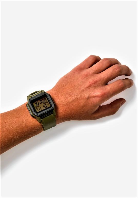 Nixon regulus deals carbon