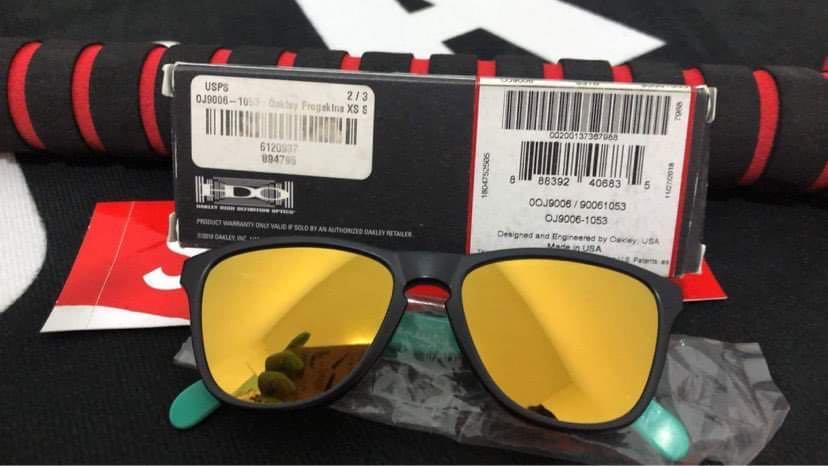 oakley frogskins, Men's Fashion, Watches & Accessories, Sunglasses &  Eyewear on Carousell