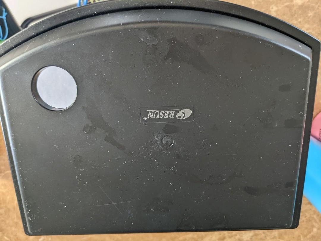 Plastic 1 one gallon tank with lid, Pet Supplies, Homes & Other Pet