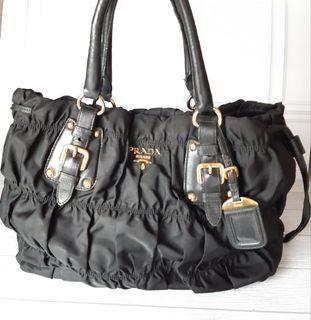 [NEGO] PRADA Black Nylon Tessuto
Material : Nylon mix with calfskin leather
Made in Italy
- 
Very Good Condition