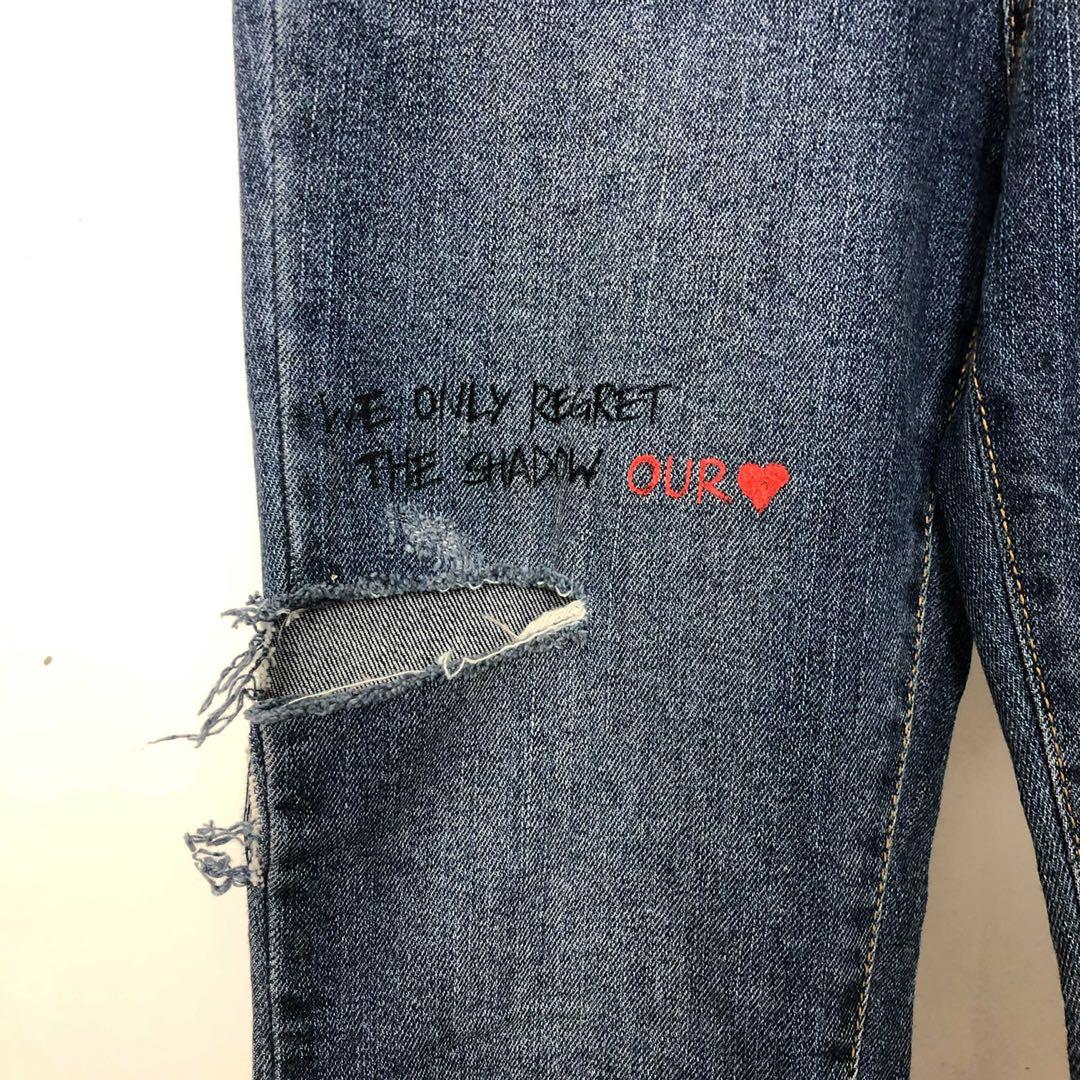 Ripped jeans patch words tulisan denim skinny, Fesyen Wanita, Pakaian