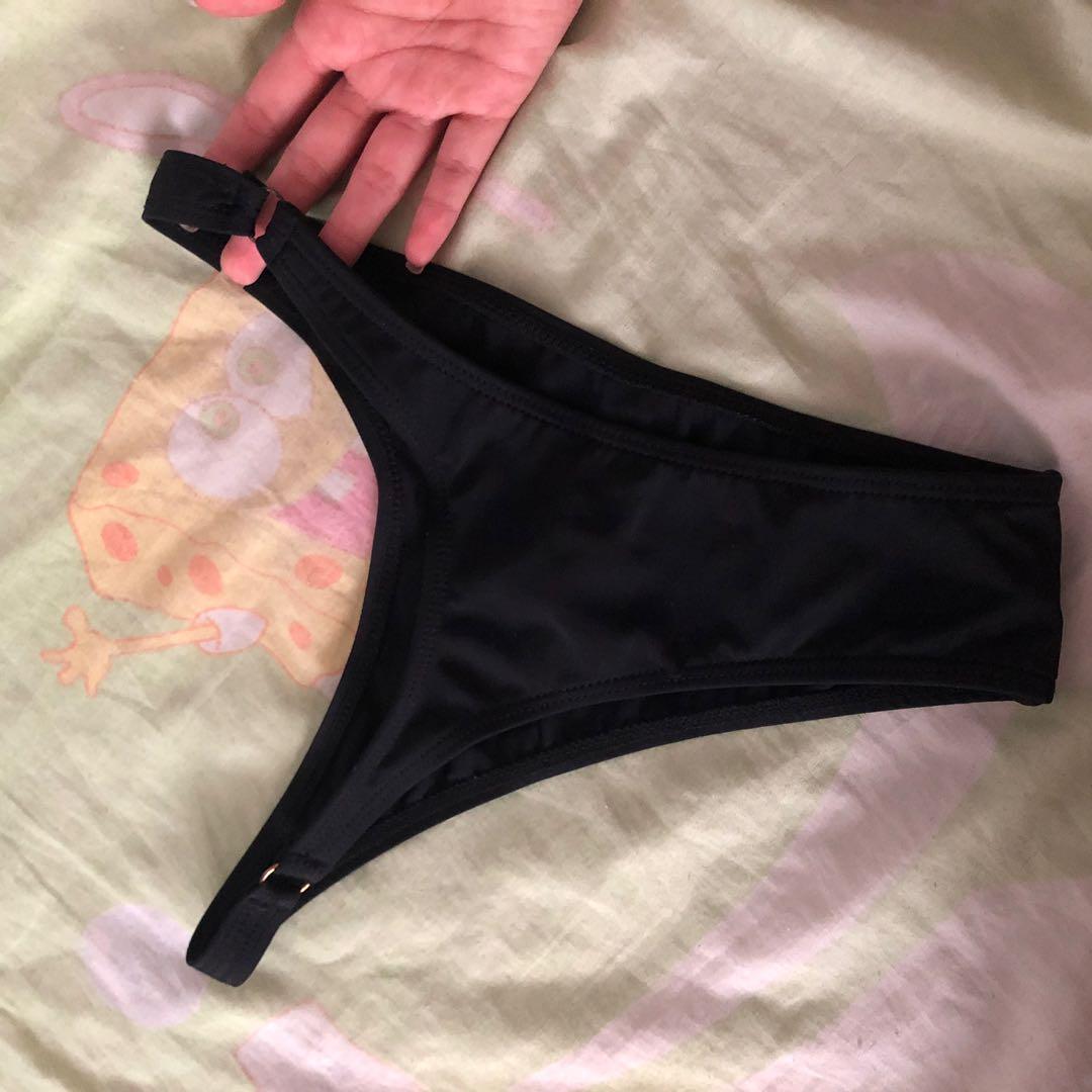 Shein Triangle Cut Bikini (Category: Bikinis & Swimsuits) located in Caloocan City. Submitted by bh1ech (Listing ID 1150390862, Image 2). Description: Flaws: Yung gold ring is di na gold haha as u can see sa pic. Mej na tainted. Top has no foam and no placement for foam pero di naman nakakabakat ng nipples when I wore that the whole day sa dagat. Once used kaso SOBRANG SIKIP DZAI KRUTANGINERLS THIS FITS FOR SMALLS LEGIT NA SA SHEIN KO BINILI :(( 