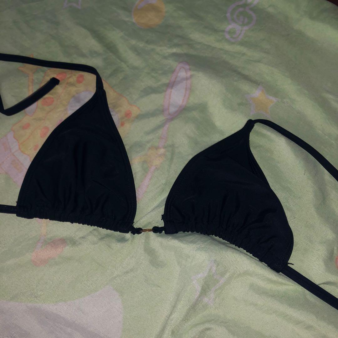 Shein Triangle Cut Bikini (Category: Bikinis & Swimsuits) located in Caloocan City. Submitted by bh1ech (Listing ID 1150390862, Image 3). Description: Flaws: Yung gold ring is di na gold haha as u can see sa pic. Mej na tainted. Top has no foam and no placement for foam pero di naman nakakabakat ng nipples when I wore that the whole day sa dagat. Once used kaso SOBRANG SIKIP DZAI KRUTANGINERLS THIS FITS FOR SMALLS LEGIT NA SA SHEIN KO BINILI :(( 