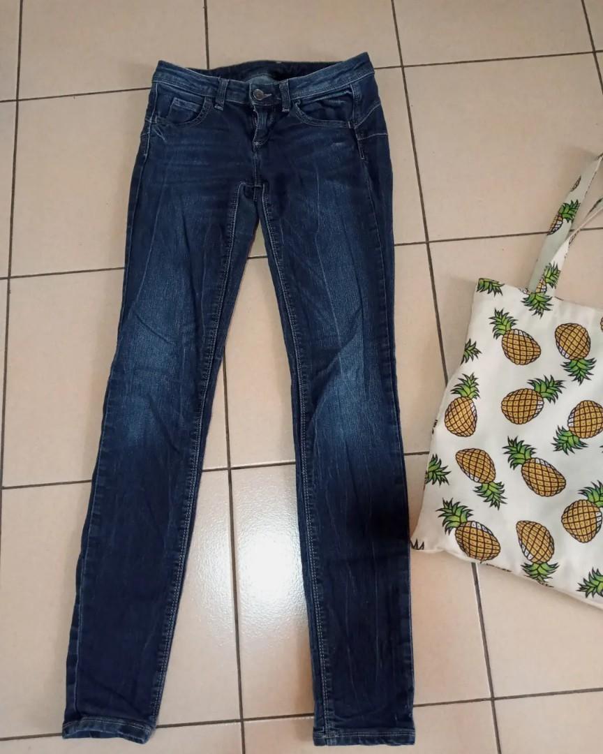 Skinny jeans Benetton, Fesyen Wanita, Pakaian Wanita, Bawahan di Carousell