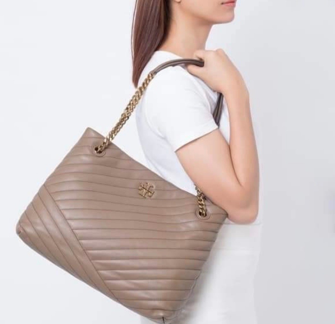 fuzzy leopard tote bolsa