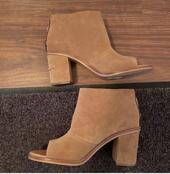 Ugg ginger shop block heel bootie