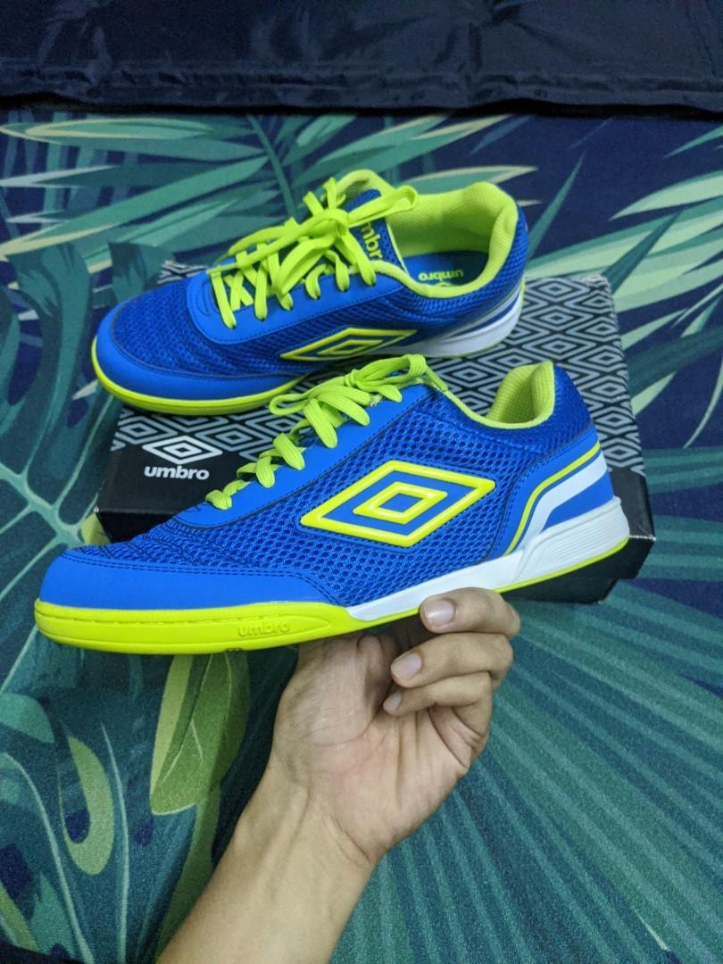 Umbro Street V Mesh Futsal 7.5UK