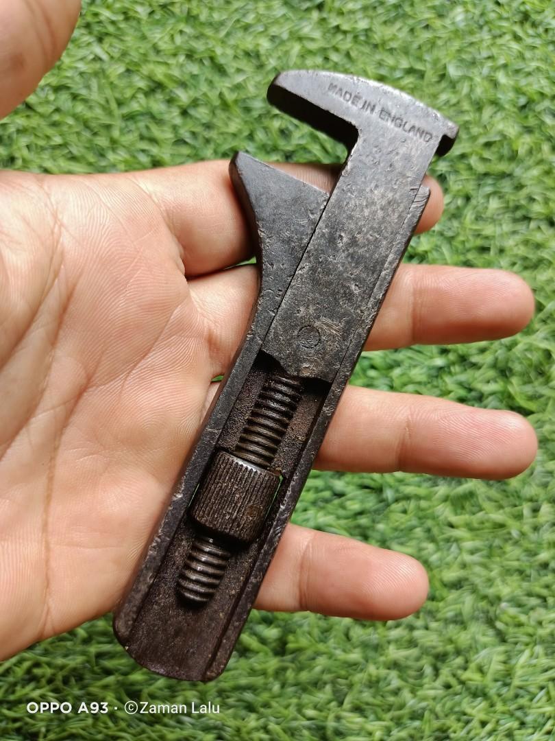 VINTAGE TOOLS ADJUSTABLE SPANNER ENGLAND, Hobbies & Toys, Collectibles