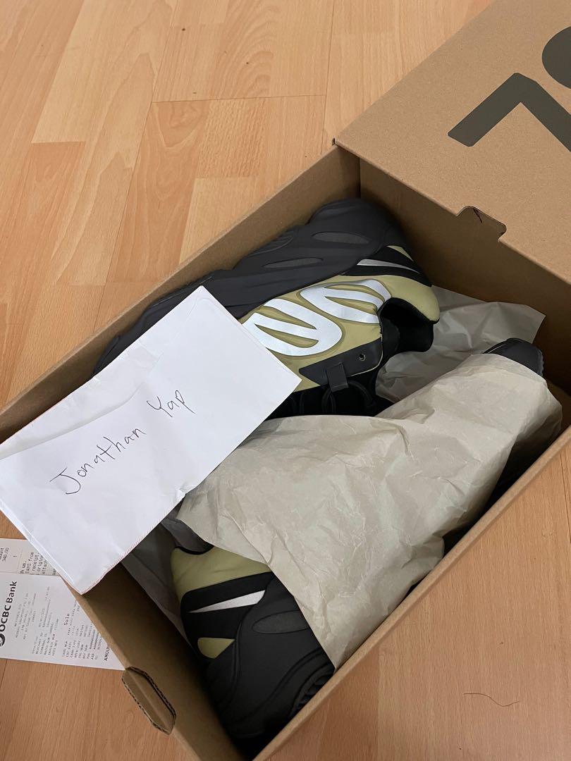 Adidas yeezy 700 box store