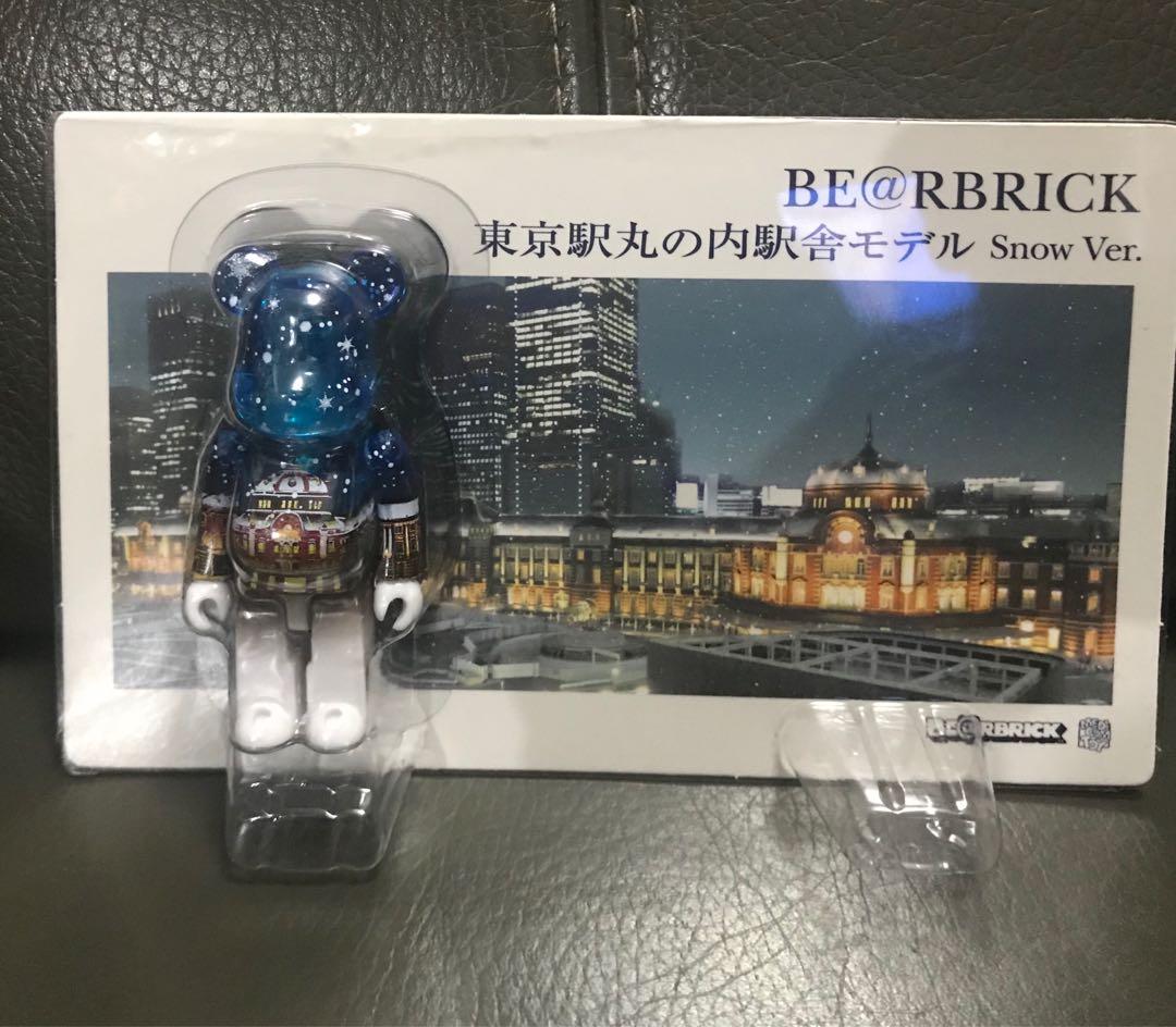 お得商品BE@RBRICK 東京駅丸の内駅舎モデル Snow Ver. 400% メディコムトイ ベアブリック キューブリック、ベアブリック