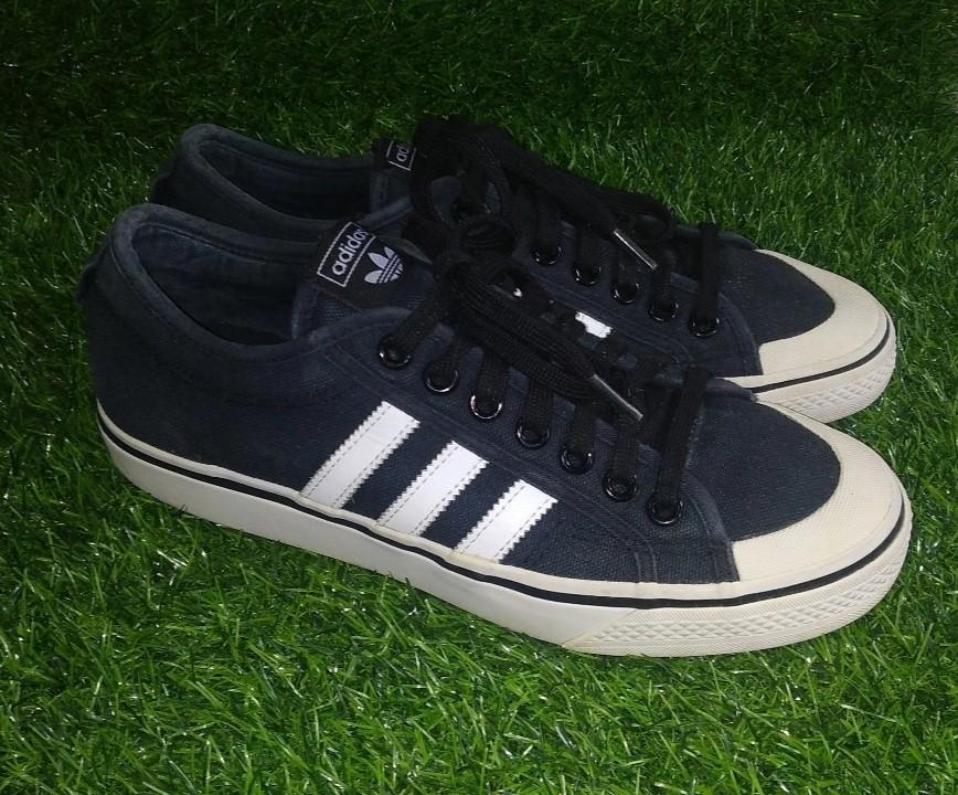black adidas nizzas